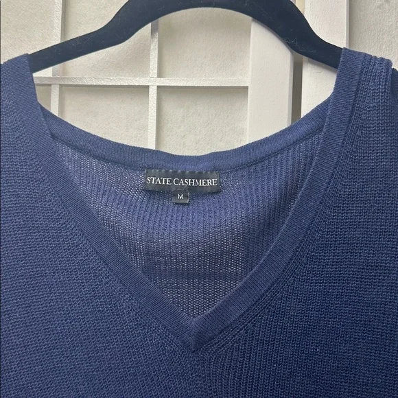 State Cashmere Short Sleeve Knit V-Neck Top in Navy Blue Med EUC - Picture 3 of 9